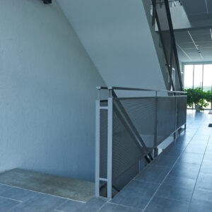 Daugiabučiu laiptinės turėklas