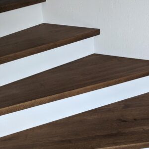 Medinės laiptų pakopos