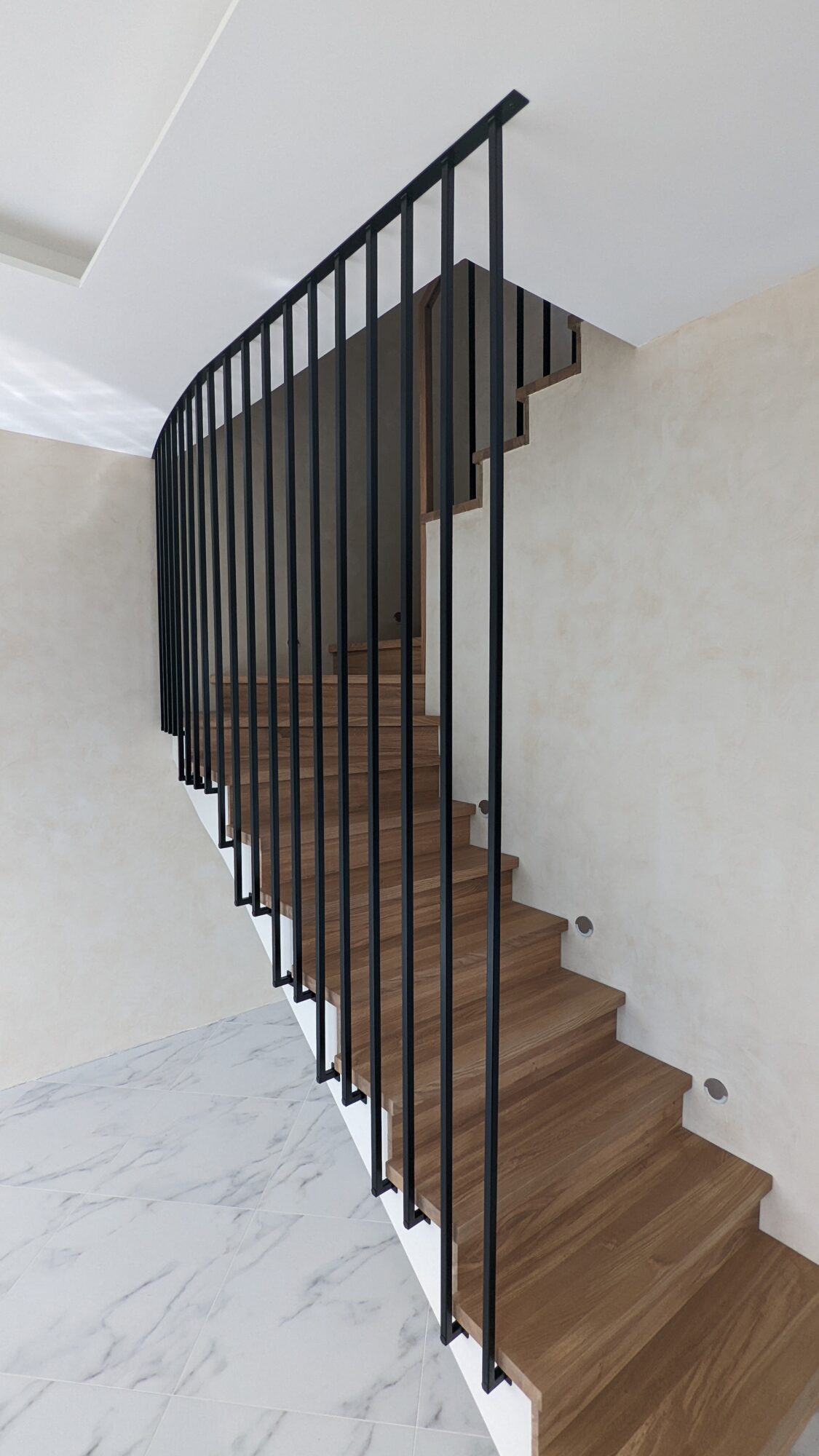 LT61 1P Modernūs turėklai Vilniaus senamiestyje