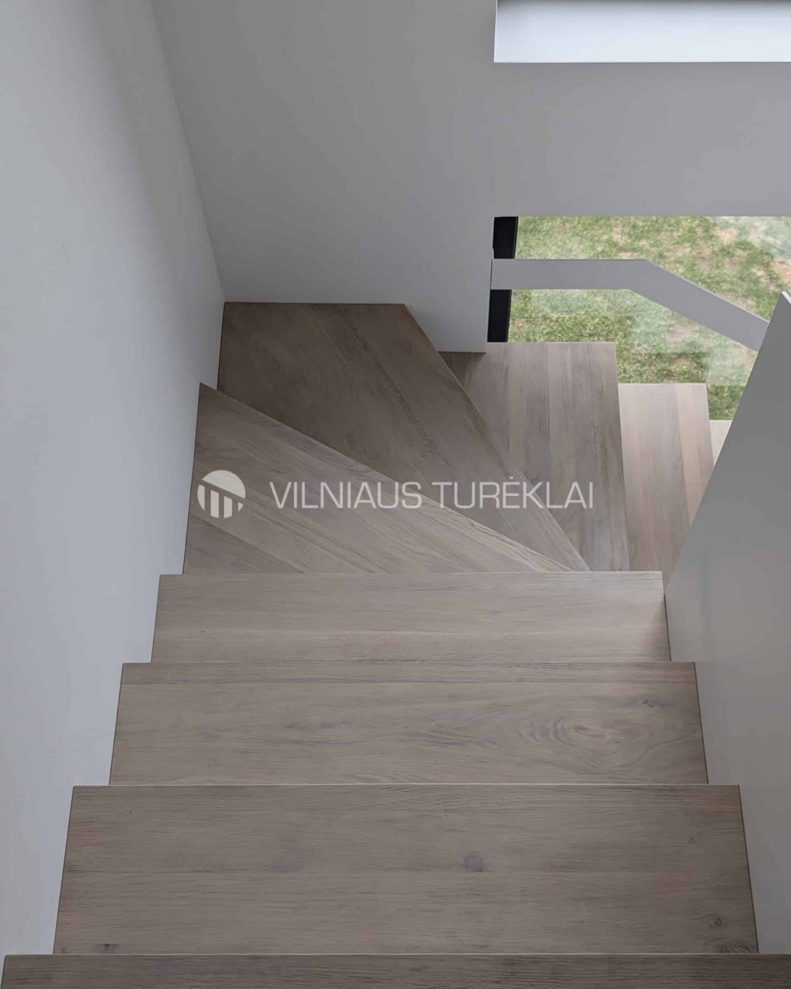 LT139 4 Turėklas iš metalo lakšto